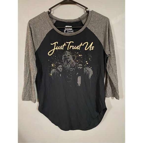 Star Wars 3/4th Sleeve Scoop Neck Top Size Small - Picture 1 of 3